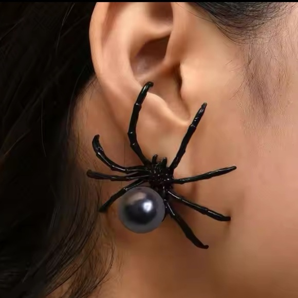 Black Spider Earrings with faux Pearl new with tags - Picture 4 of 5
